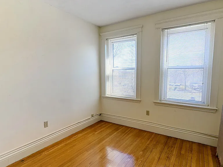100 Queensberry St #13 — Photo 3
