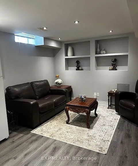 49 Governor Cres #BASEMENT — Photo 4