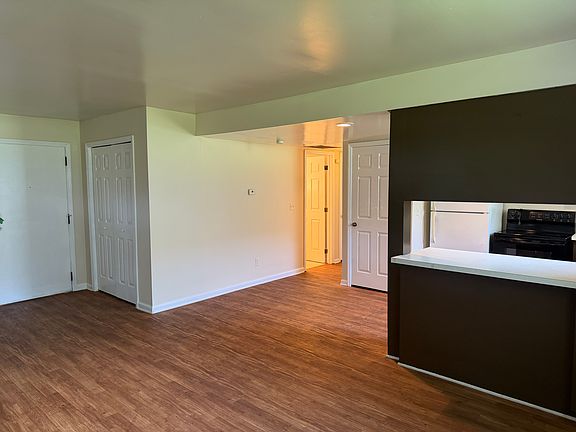 3rd image of 1115 Woodlawn Ave #1