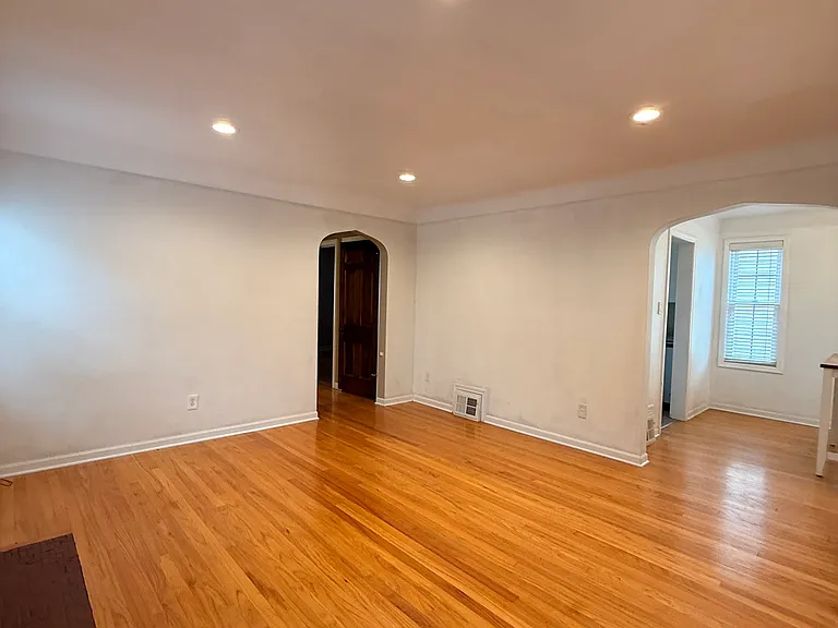 315 Pearson St — Photo 3