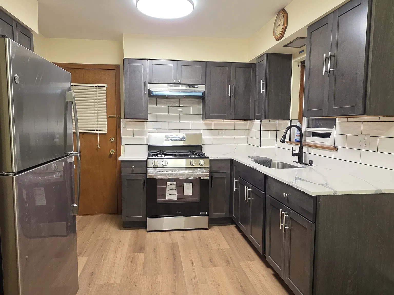 2 bed, 850 sqft, $1,750 — Photo 2