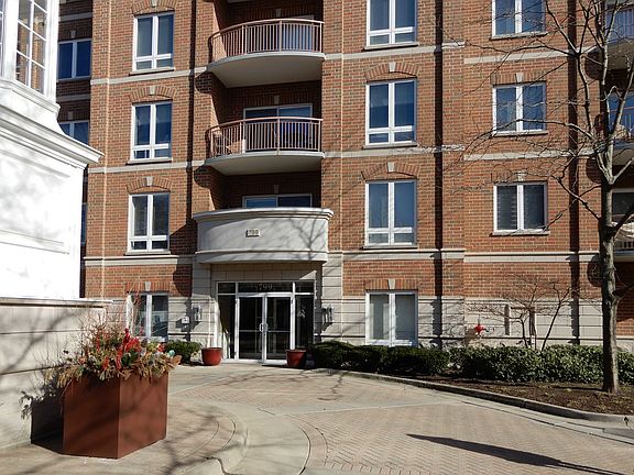 2nd image of 799 Graceland Ave Unit 604A