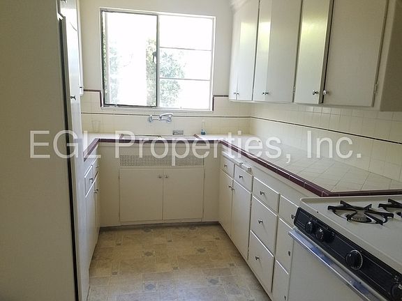 3rd image of 9756 Charleville Blvd