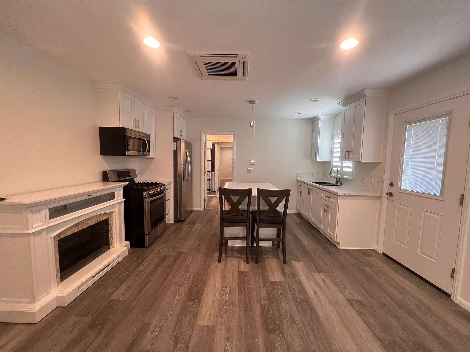 Peggy Ct, Simi Valley — Photo 3
