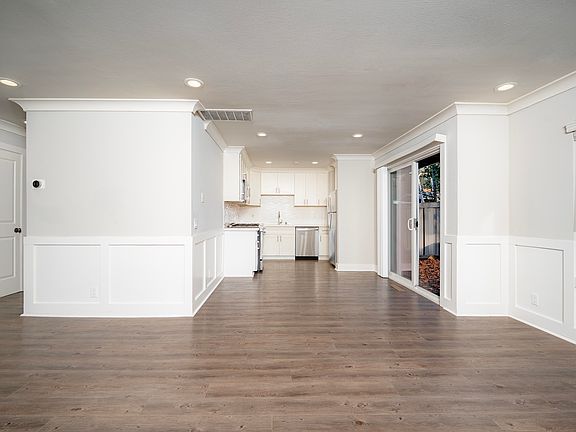 2nd image of 12 Appletree Ln #12