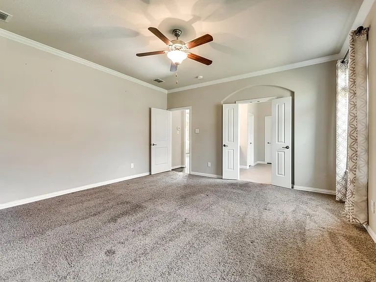 1404 Nacona Dr — Photo 17