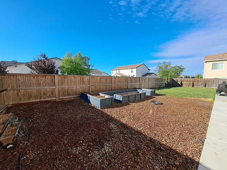1160 Yale Dr — Photo 31