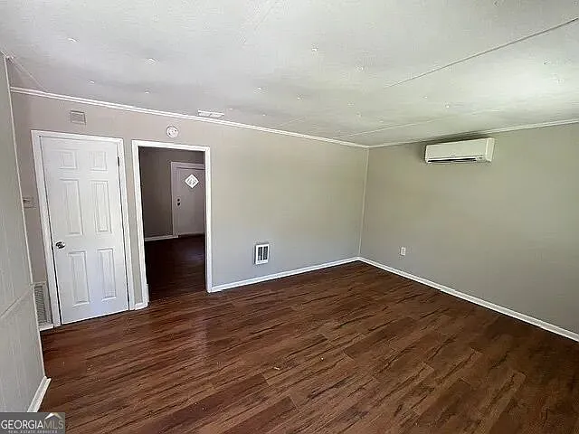 2844 Shamrock Ln — Photo 3