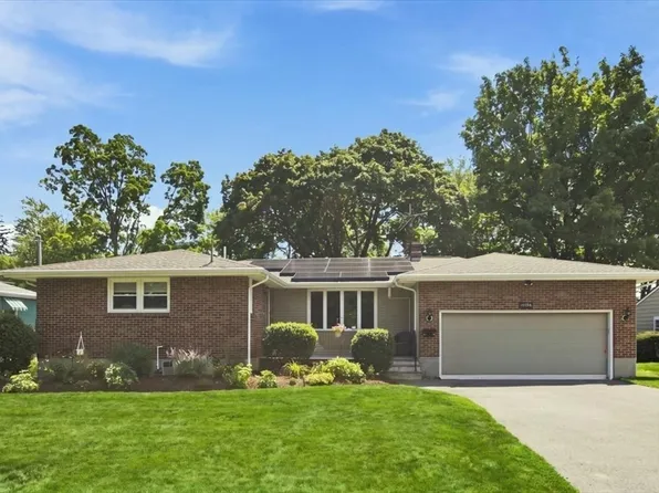 113 Pincushion Rd, Framingham, MA 01702