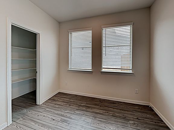 3rd image of 621 Fitzroy Ln