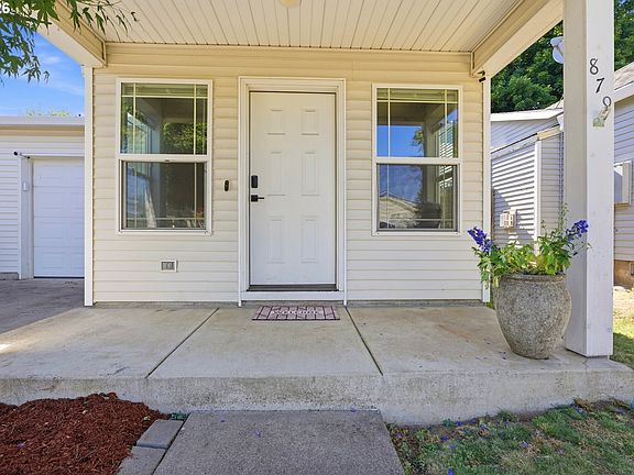 3rd image of 879 SW Junction Pl