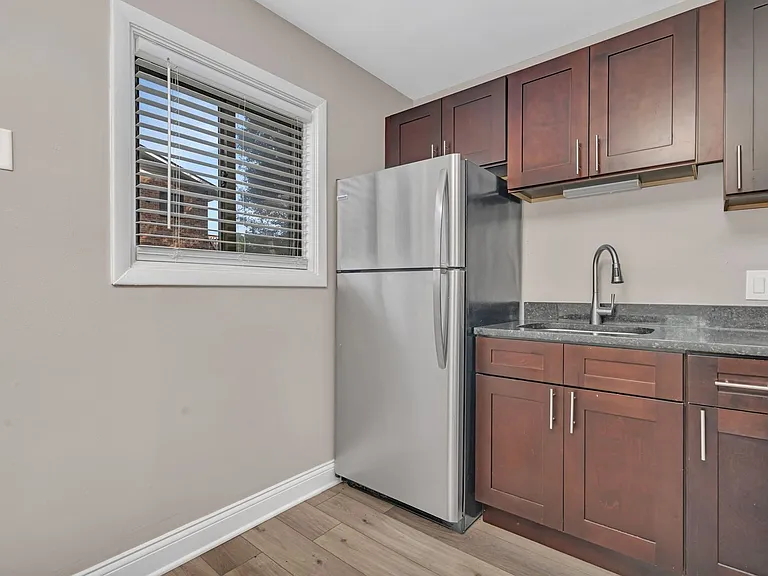 Lakeside Village Apartments — Photo 14