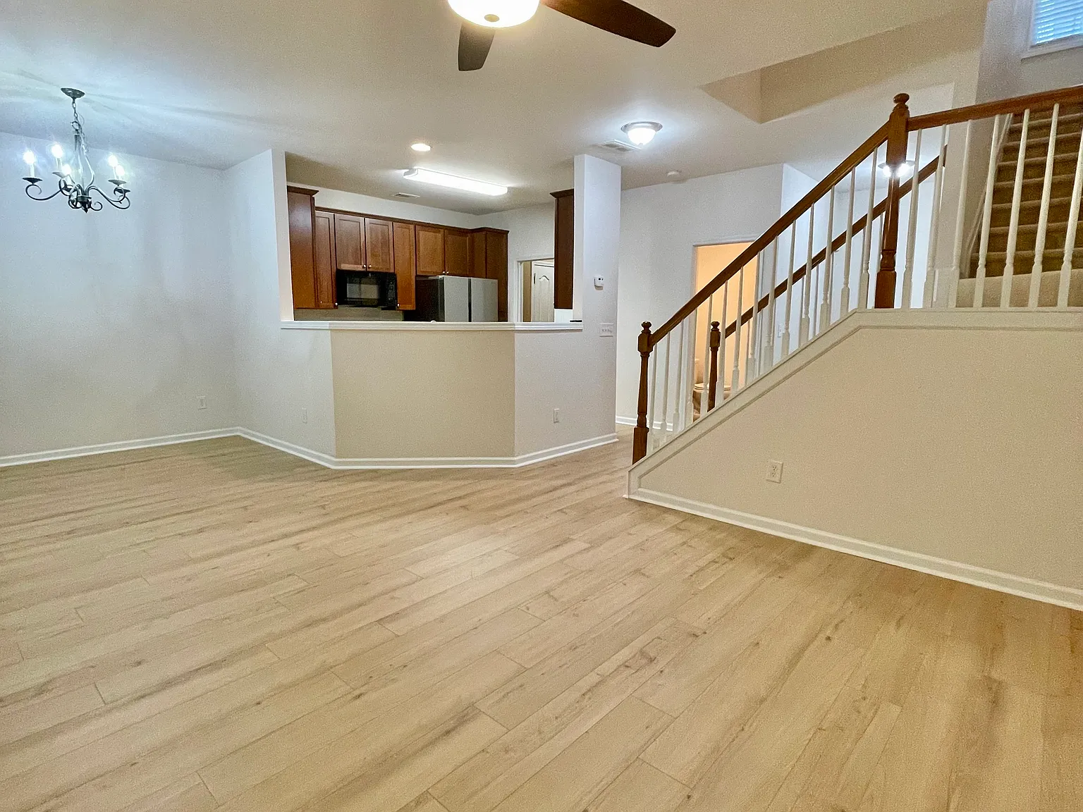 3 bed, 2.5 bath, 1688 sqft, $2,000 — Photo 4