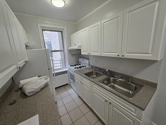 4th image of 182 Bennett Ave #4K