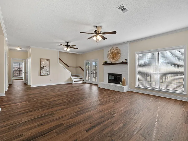 1400 Oak Hollow Dr — Photo 18