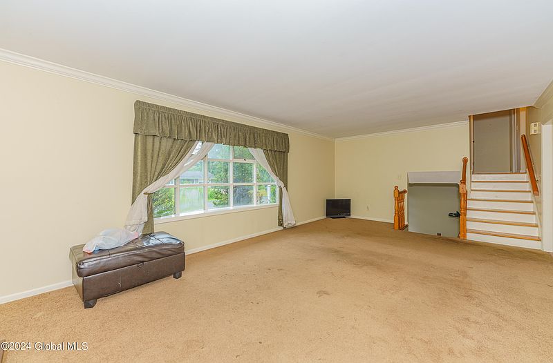 3rd image of 9 Hollywood Drive