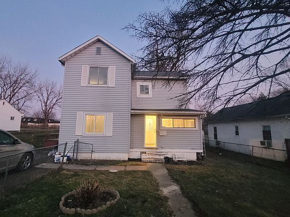 2nd image of 2850 Fern Ave