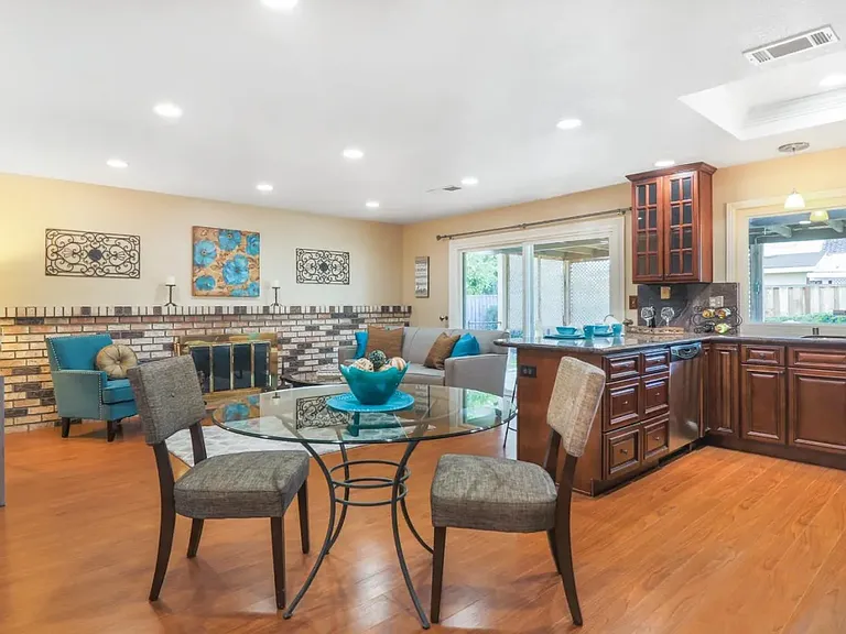 2065 Ensign Way — Photo 9