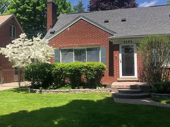 2195 Pembroke Rd, Birmingham, MI 48009