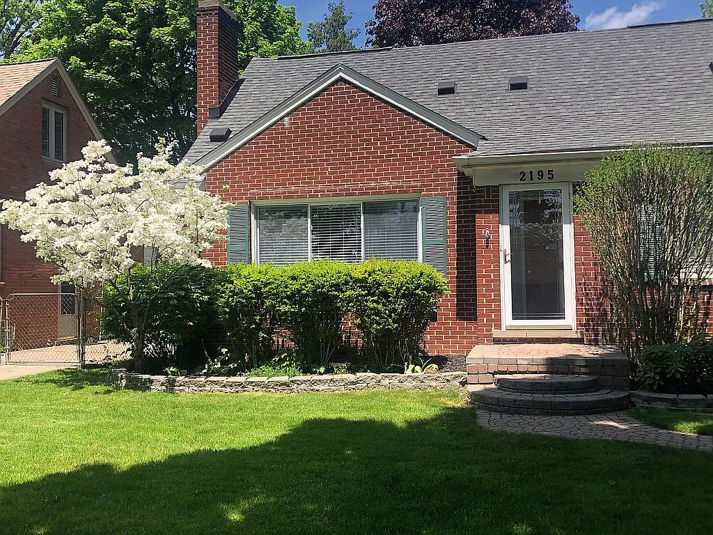 2195 Pembroke Rd photo 1