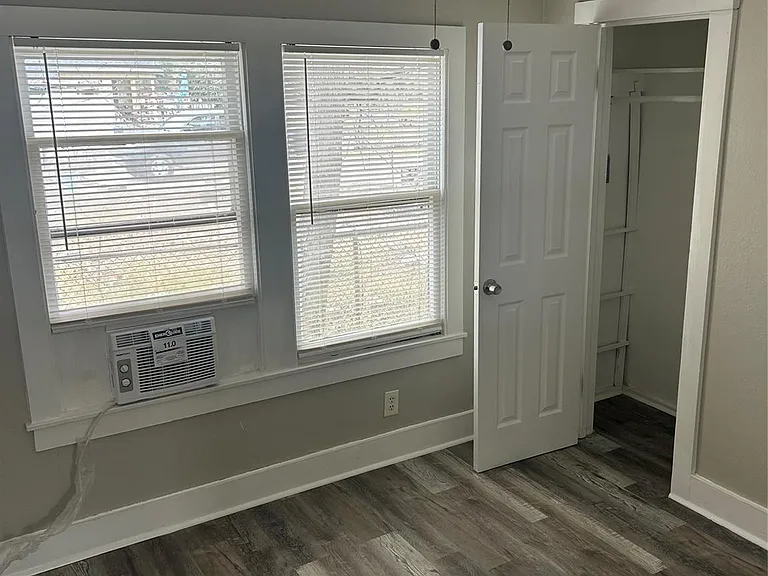 121 S Willow St — Photo 15