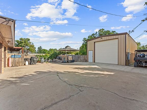 3rd image of 20 Dartmouth Cir