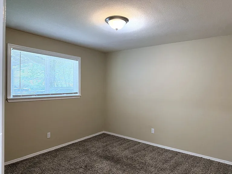 Riverside Manor — Photo 35