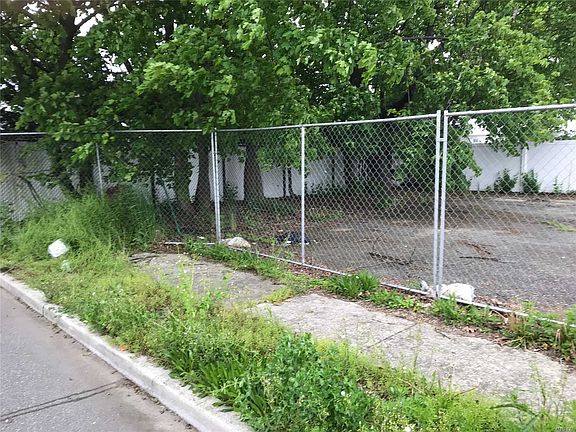 3rd image of 519 N Wellwood Ave