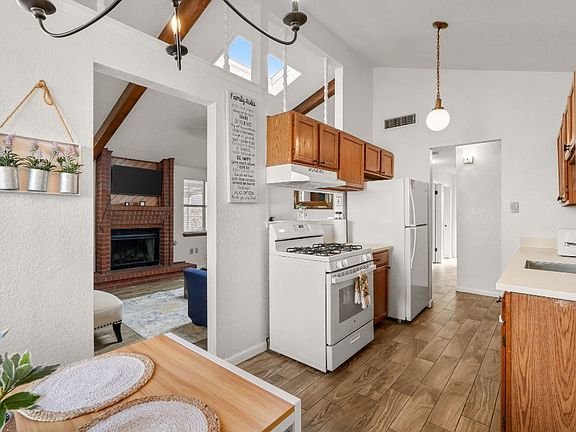 5th image of 3637 Breckenridge Dr