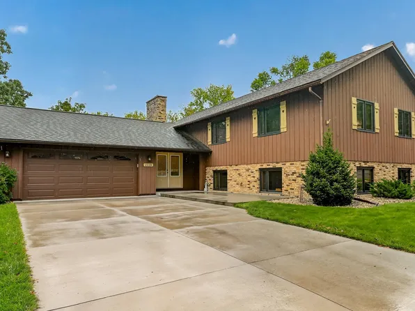 2228 Viking Dr NW, Rochester, MN 55901