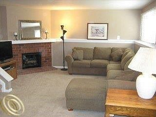5th image of 762 Barclay Dr
