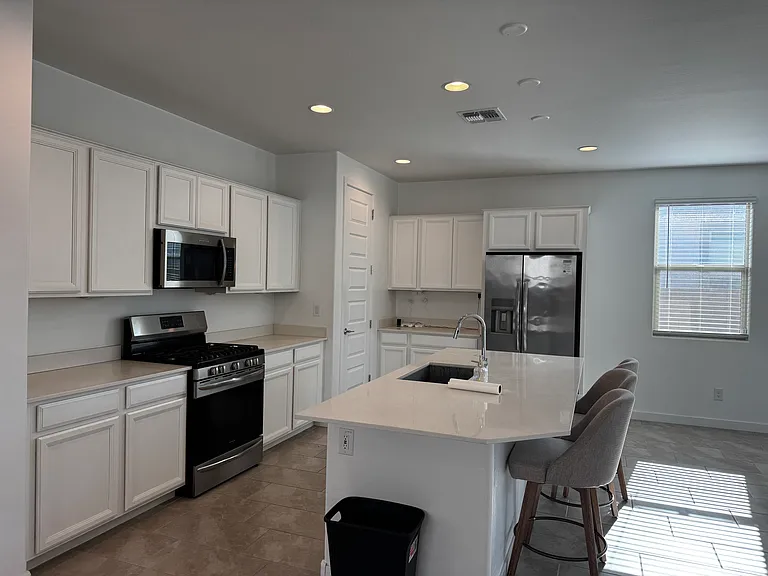9434 W Turney Ave — Photo 2