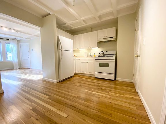 5th image of 94 Old Colony Ave APT 2