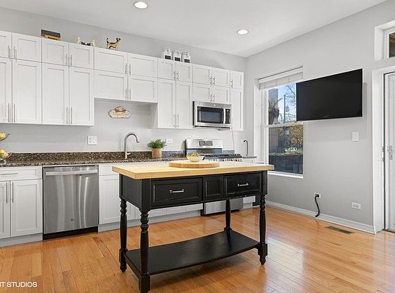 5th image of 2452 N Kedzie Blvd #1S
