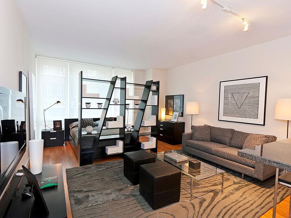 1st image of 330 W 39th St APT 10j