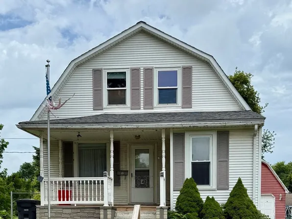 910 16th St, Eldora, IA 50627