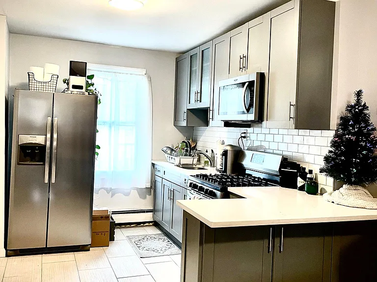 Extra large kitchen, stainless steel appliances, built-in eating counter
