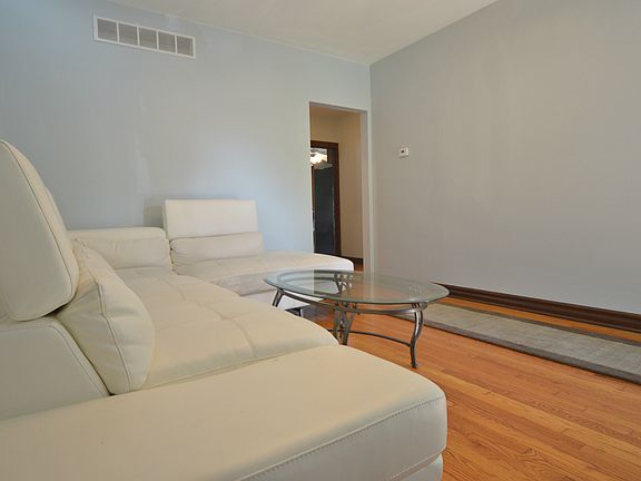 5th image of 5520 Newport Ave