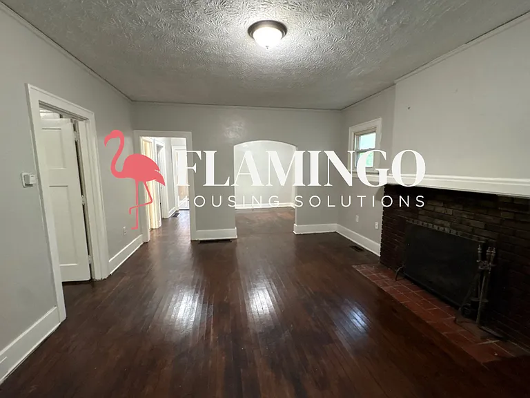 38 Pointview Ave — Photo 2