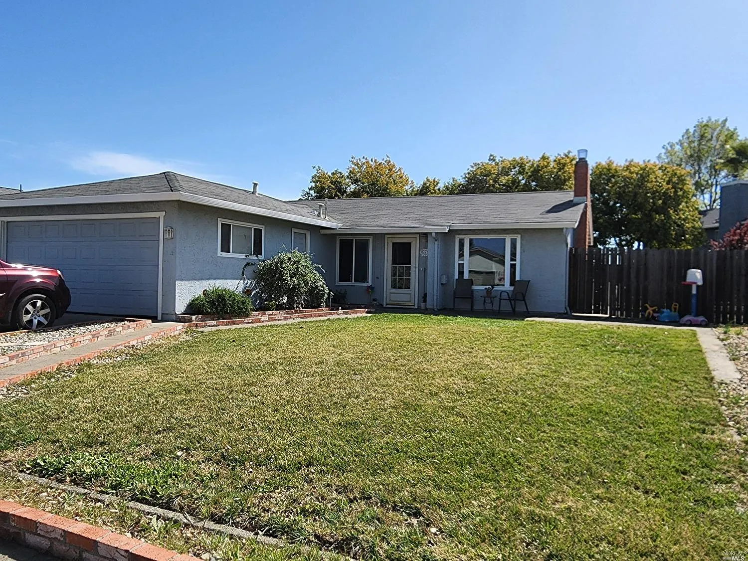 447 Colonial Cir photo 1