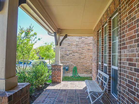 3rd image of 5718 Aubrey Oaks Ct