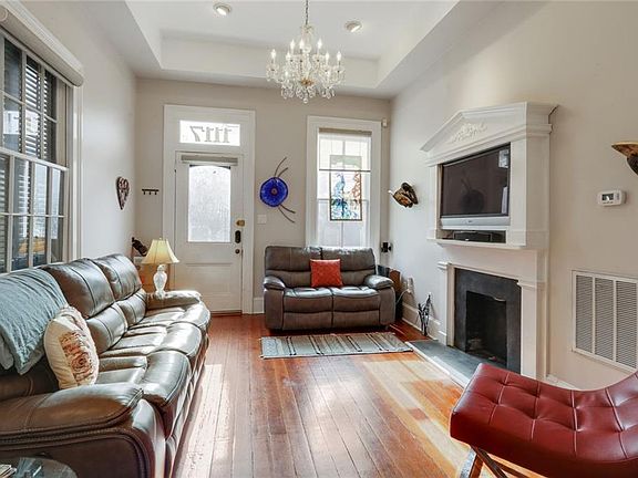 5th image of 1117 Burgundy St #1117