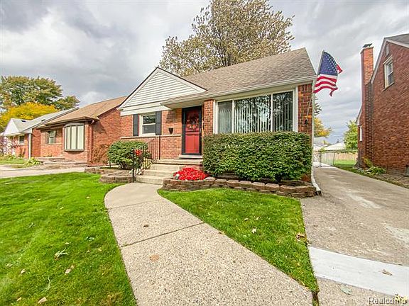 2nd image of 20417 Country Club Dr