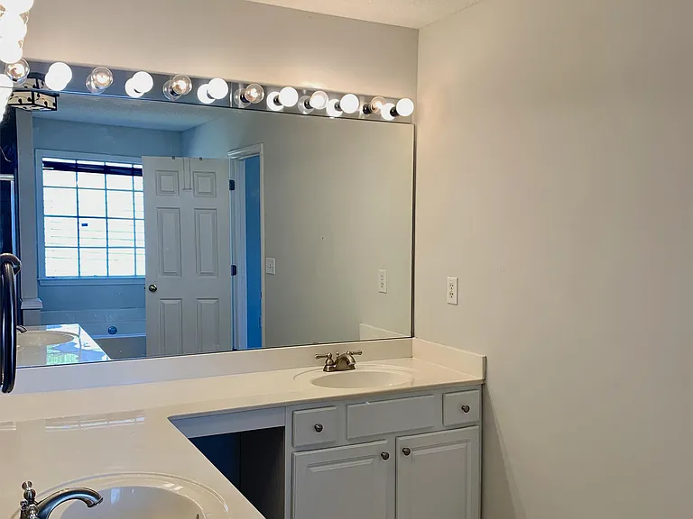 485 Chippenham Ct — Photo 15