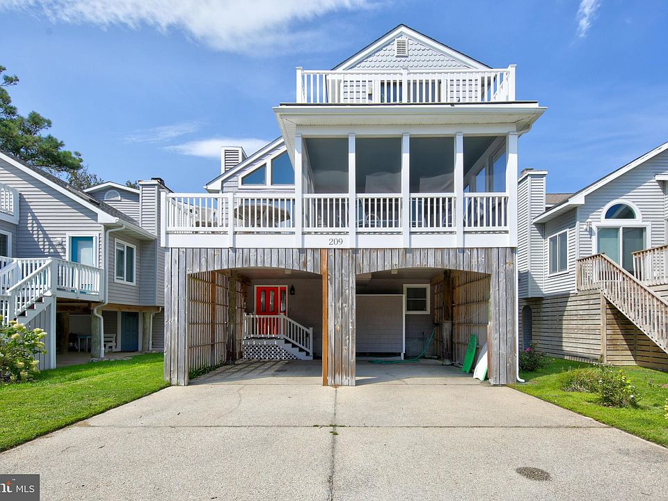 1st image of 209 Parkwood St