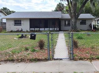 711 N Saint Clair Abrams Ave, Tavares, FL 32778