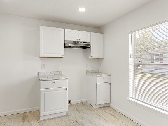 3rd image of 1125 Thomason Ave