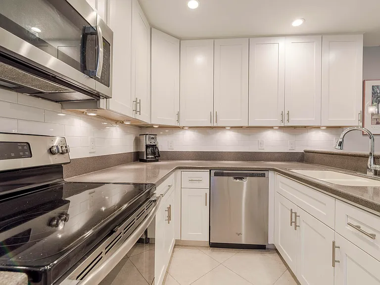 2403 Fairway Dr N — Photo 10