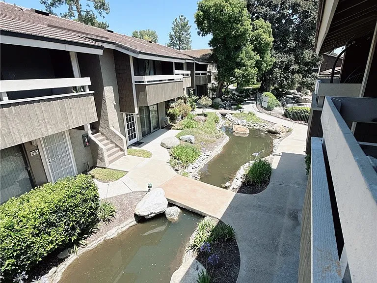 256 Streamwood — Photo 16