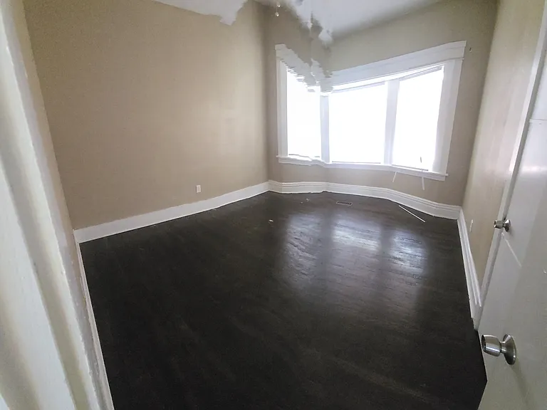 4323 Gillham Rd — Photo 2